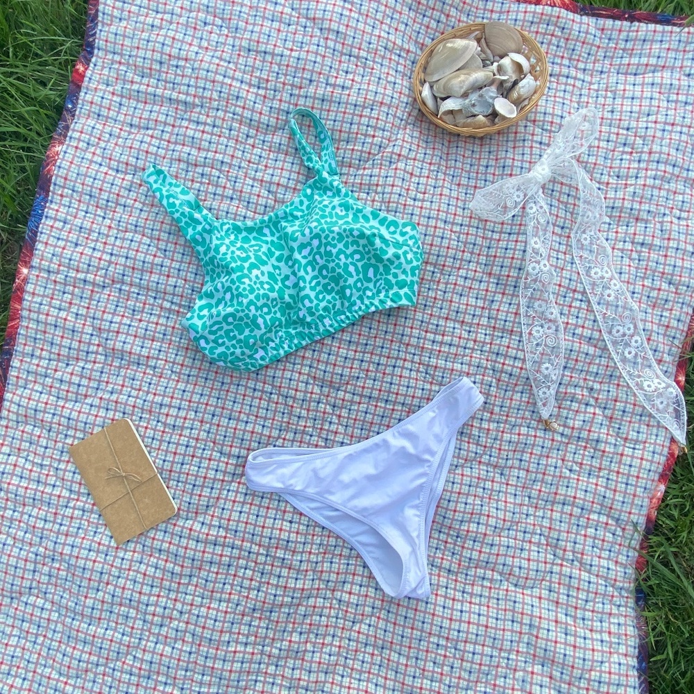 💚 Mint Leopard Print Swim Bikini Top – Size Small – NWT – $18